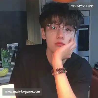 罗月